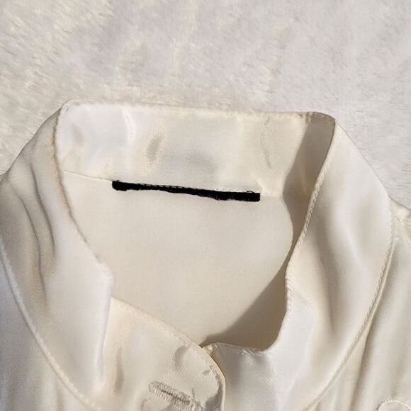 Unbranded Womens Cream Colored Long Sleeve Button Front Blouse Size Small - Picture 7 of 10